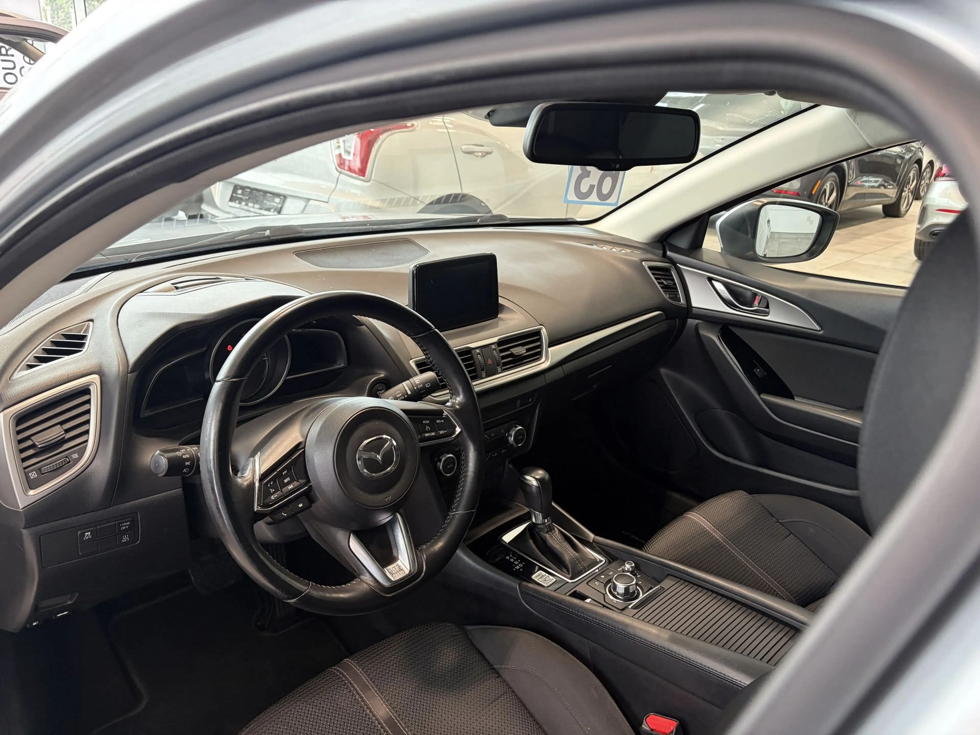 Mazda 3 Automaat / Apple Carplay - Android Auto / Camera / Zetel & Stuurverwarming / — photo 13