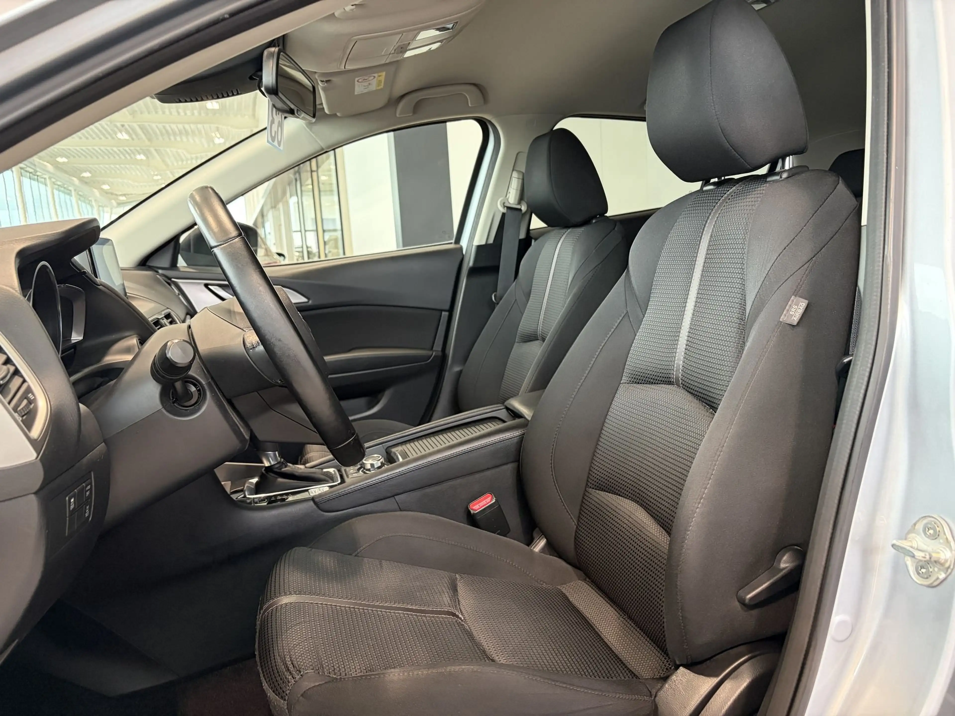 Mazda 3 Automaat / Apple Carplay - Android Auto / Camera / Zetel & Stuurverwarming / — photo 12