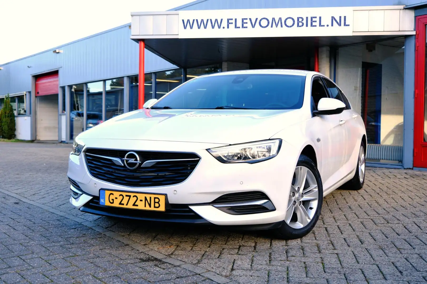 Opel Insignia Grand Sport 1.6 CDTI Executive OPC Line Aut. Leder Wit - 1