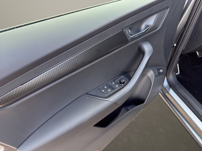 Skoda Karoq Sportline Klima Navi Rückfahrkamera Sitzheizung — photo 12
