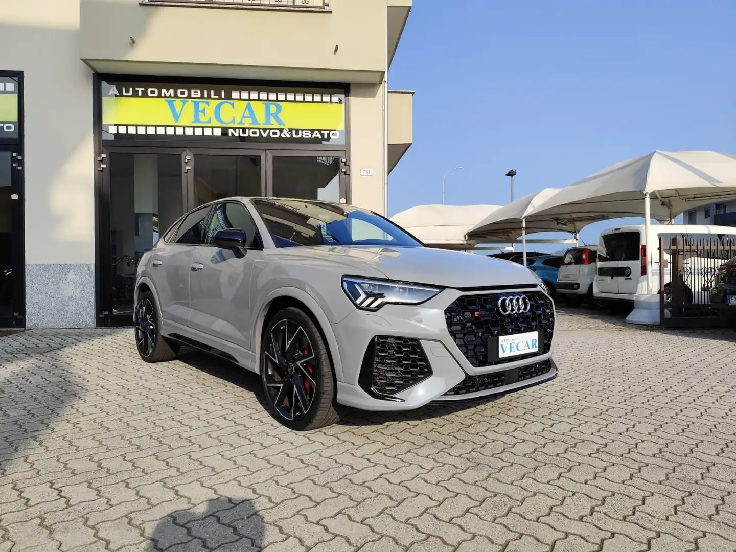 Audi RS Q3 Q3 Sportback RS 2.5 quattro s-tronic Šedá - 1
