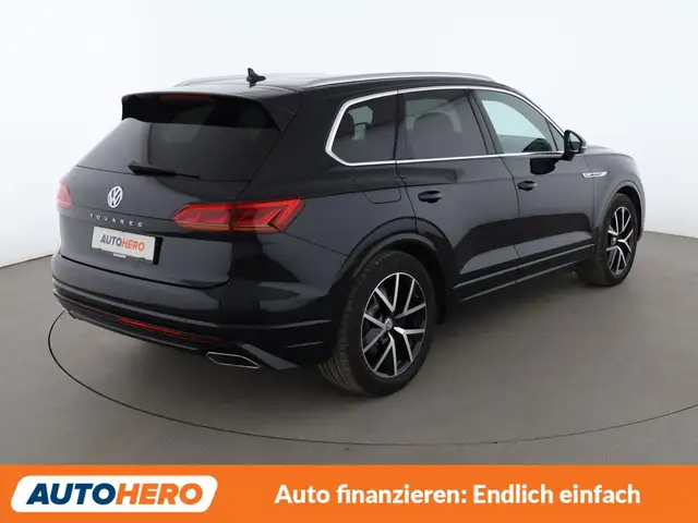 Volkswagen Touareg view 6