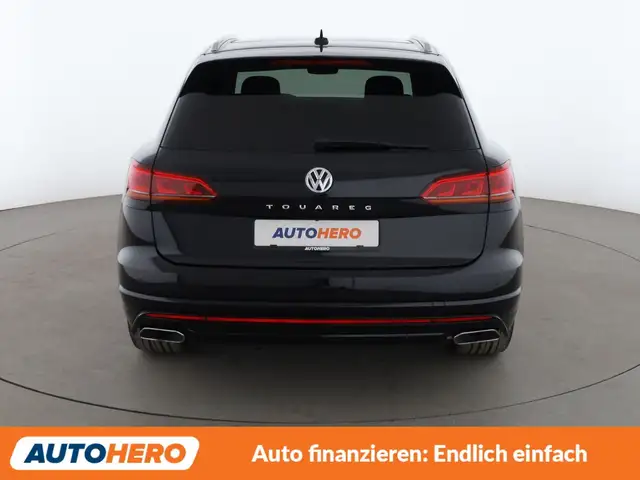 Volkswagen Touareg view 5