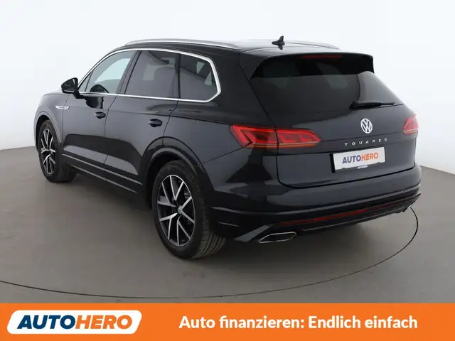 Volkswagen Touareg view 4