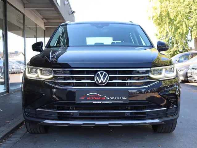 Volkswagen Tiguan view 4