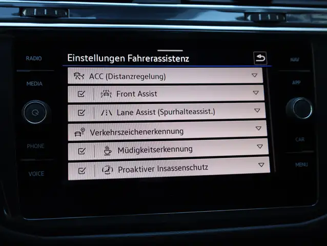Volkswagen Tiguan view 24
