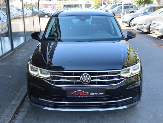 Volkswagen Tiguan view 3