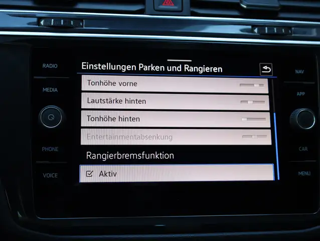 Volkswagen Tiguan view 28
