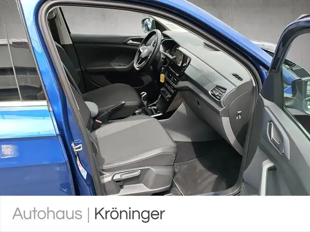 Volkswagen T-Cross view 9
