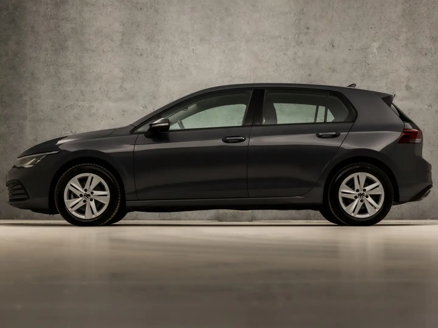 Volkswagen Golf 1.0 eTSI Sport Automaat (APPLE CARPLAY, GROOT NAVI Grijs - 2