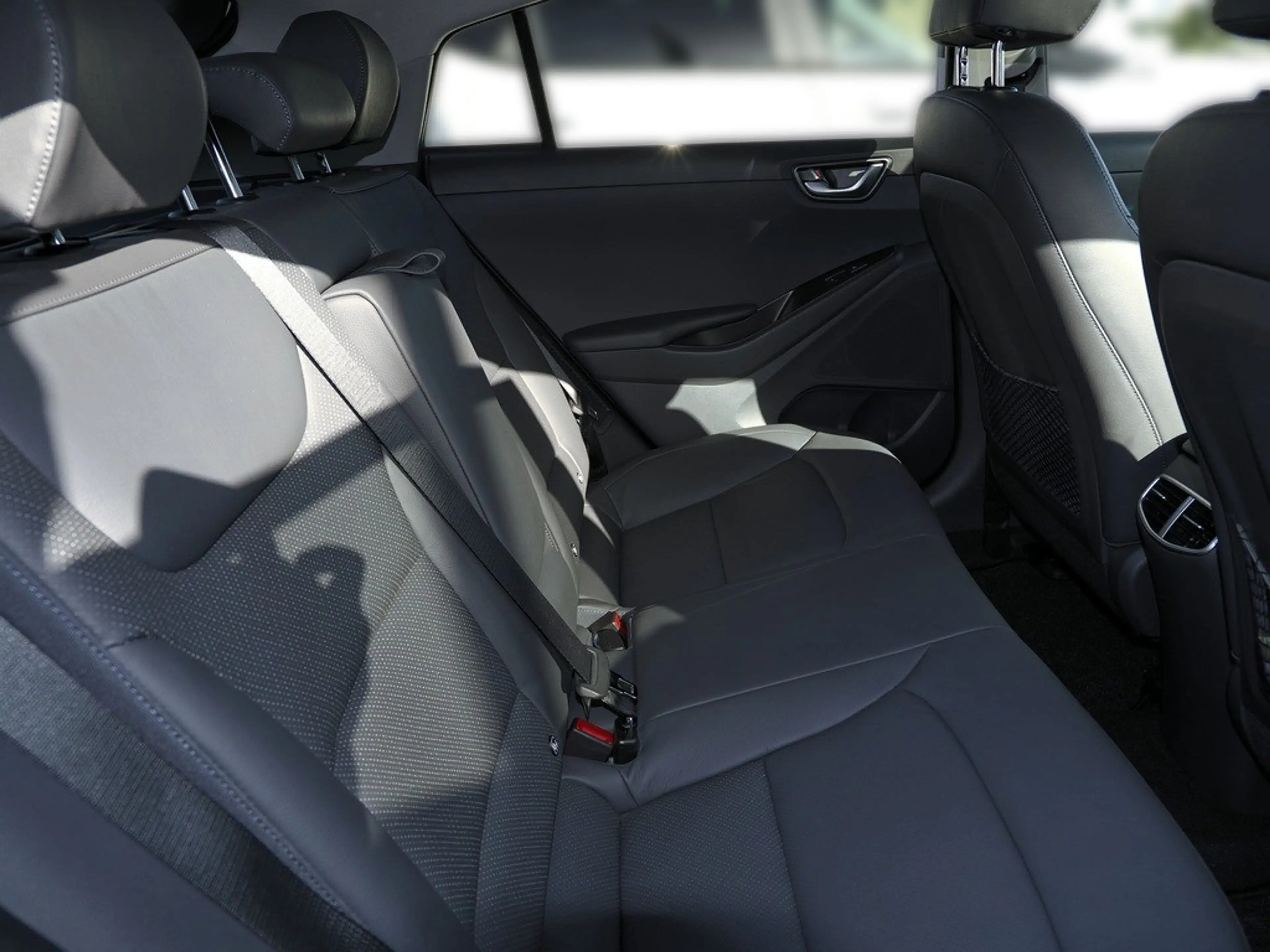 Hyundai IONIQ 1.6 GDI PRIME PHEV SHZ LHZ GSHD NAVI LED — photo 14