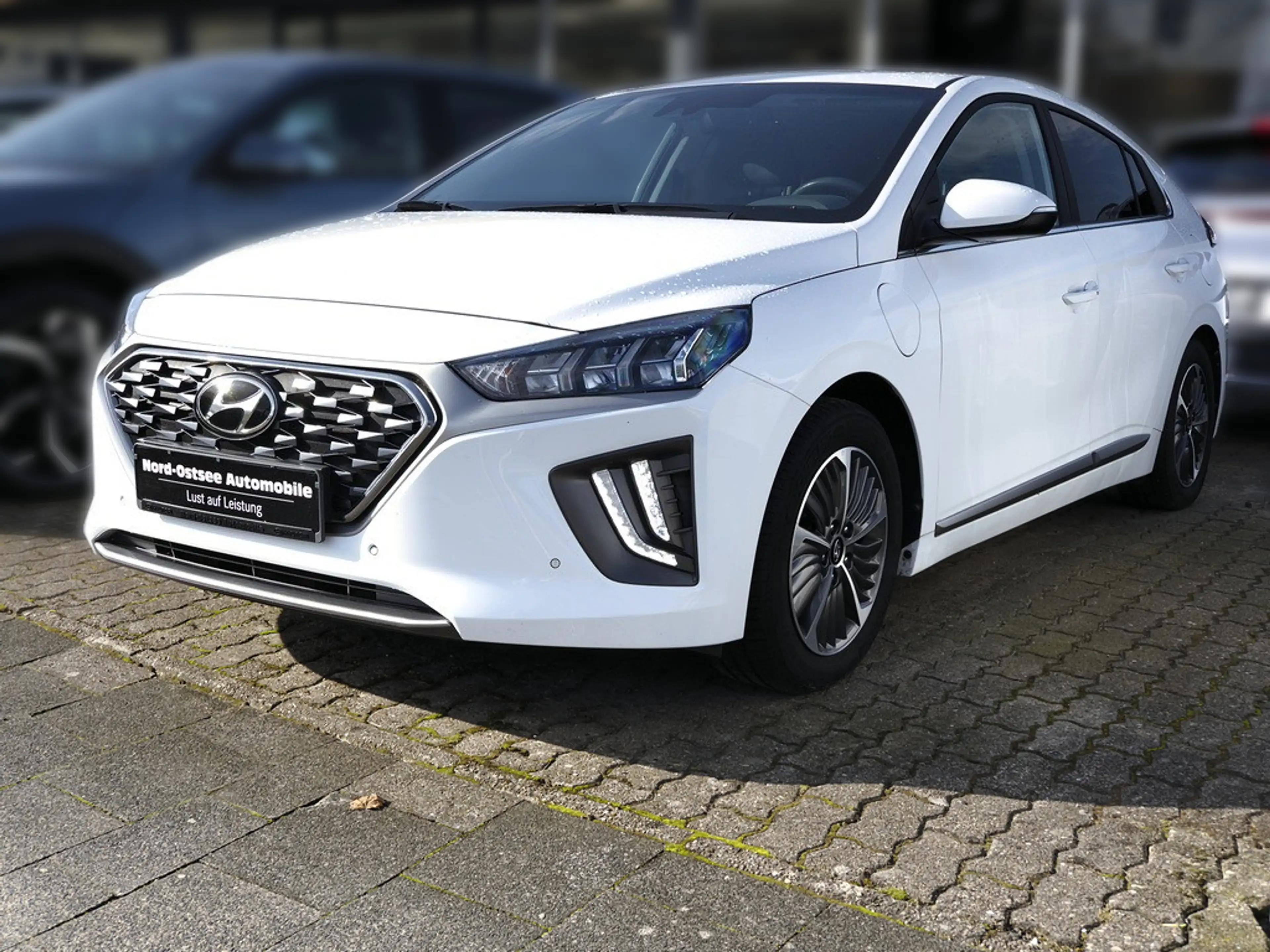 Hyundai IONIQ 1.6 GDI PRIME PHEV SHZ LHZ GSHD NAVI LED — photo 8