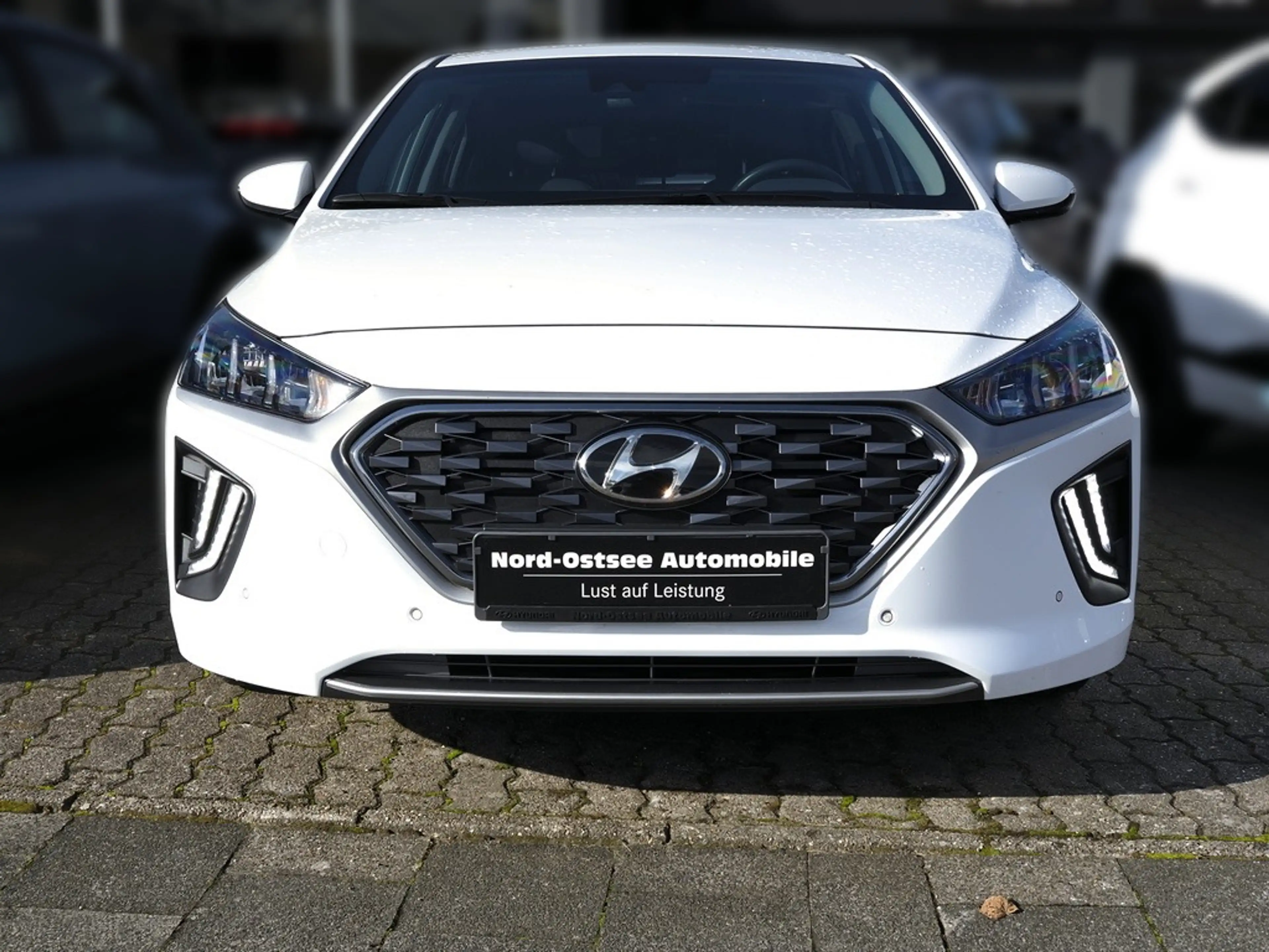 Hyundai IONIQ 1.6 GDI PRIME PHEV SHZ LHZ GSHD NAVI LED — photo 4