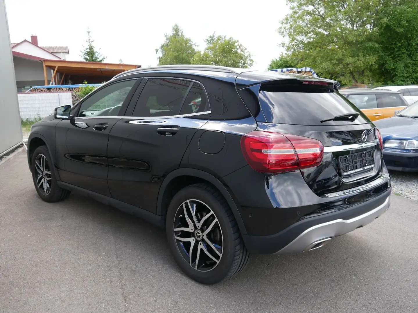 Mercedes-Benz GLA 250 4Matic Urban NAVI/LED/360°/AHK/DISTR Negru - 2