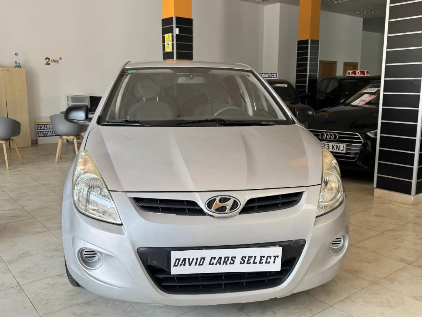 Hyundai i20 1.4 Comfort Grau - 2