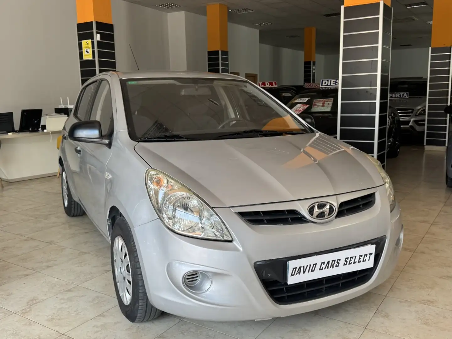 Hyundai i20 1.4 Comfort Grau - 1