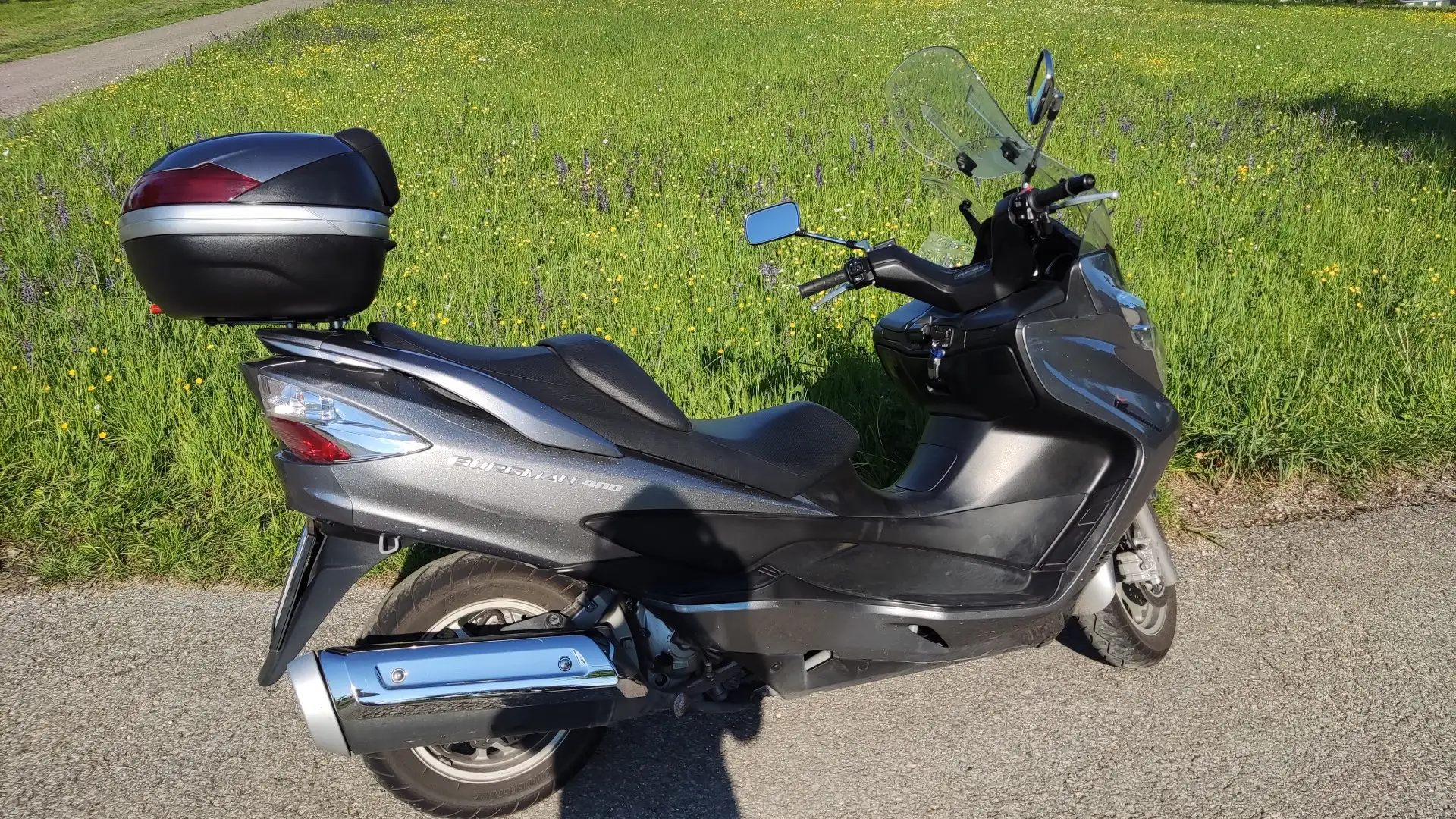 Suzuki Burgman 400 Šedá - 2