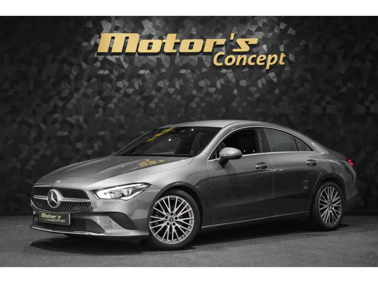 Mercedes-Benz CLA 180 Coupé Progressive Line Gris - 1