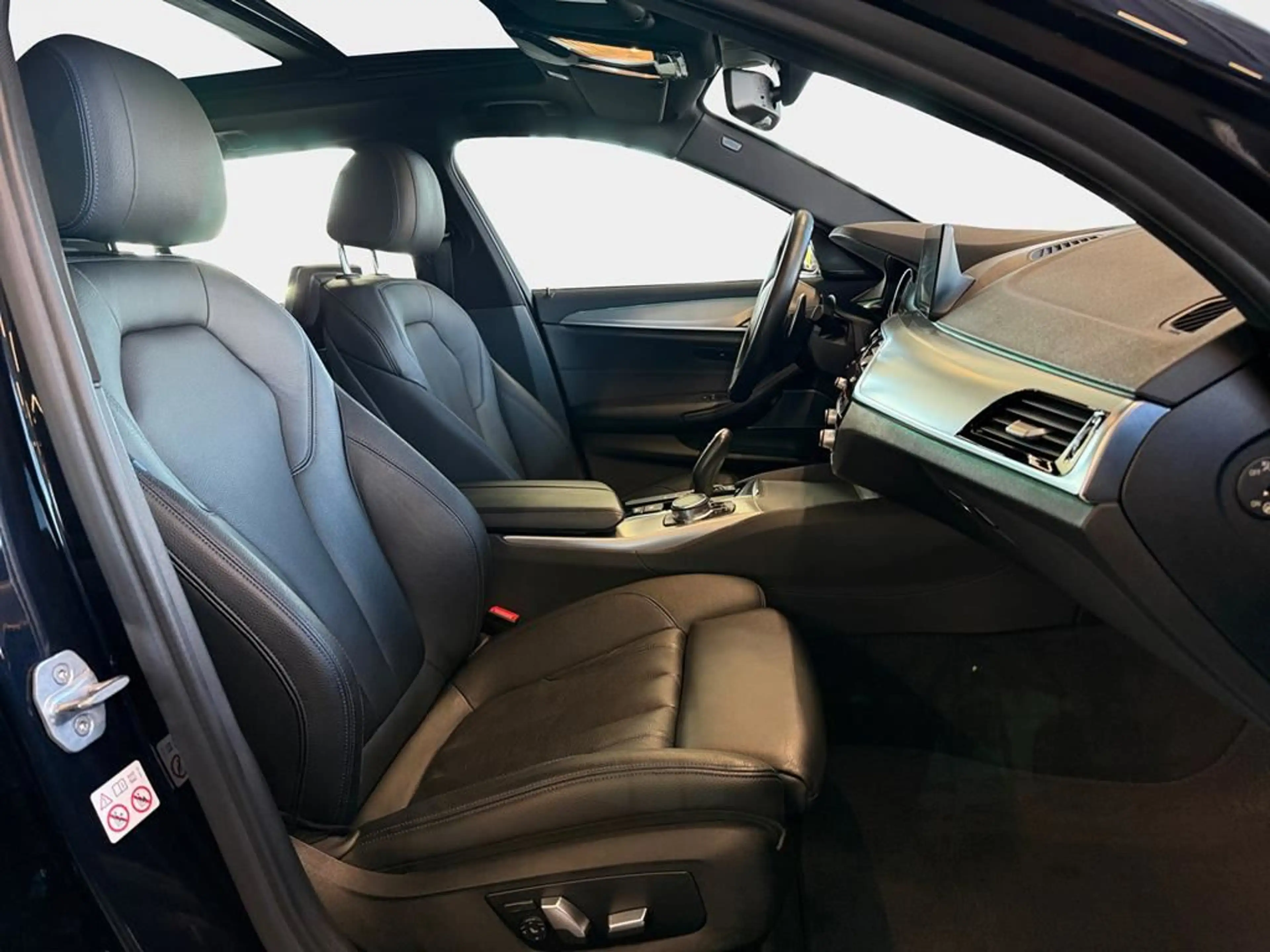 BMW M550 M Sport — photo 14