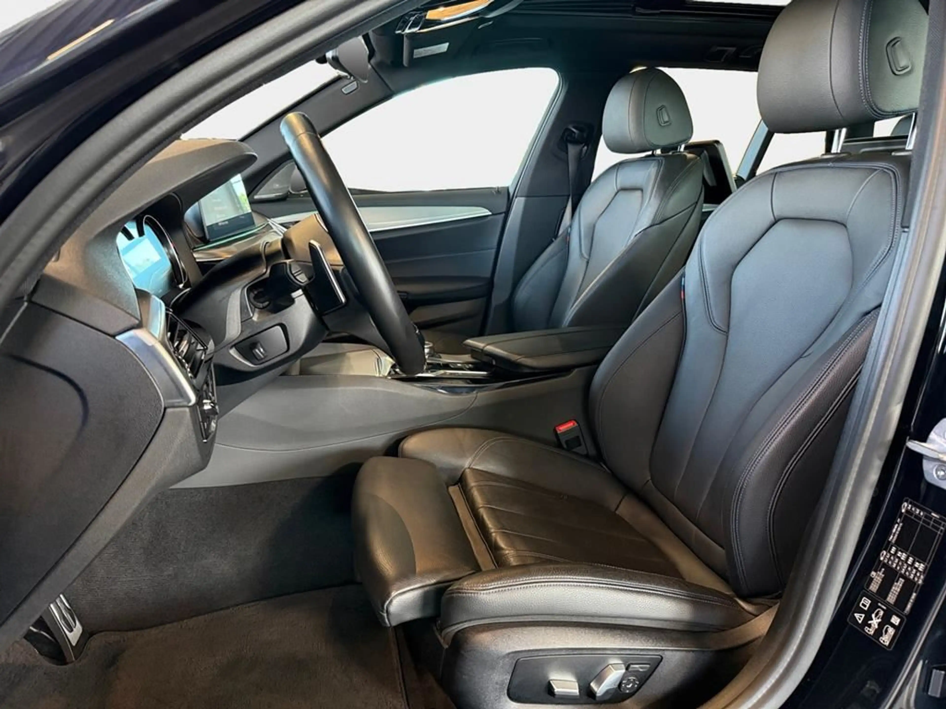 BMW M550 M Sport — photo 9