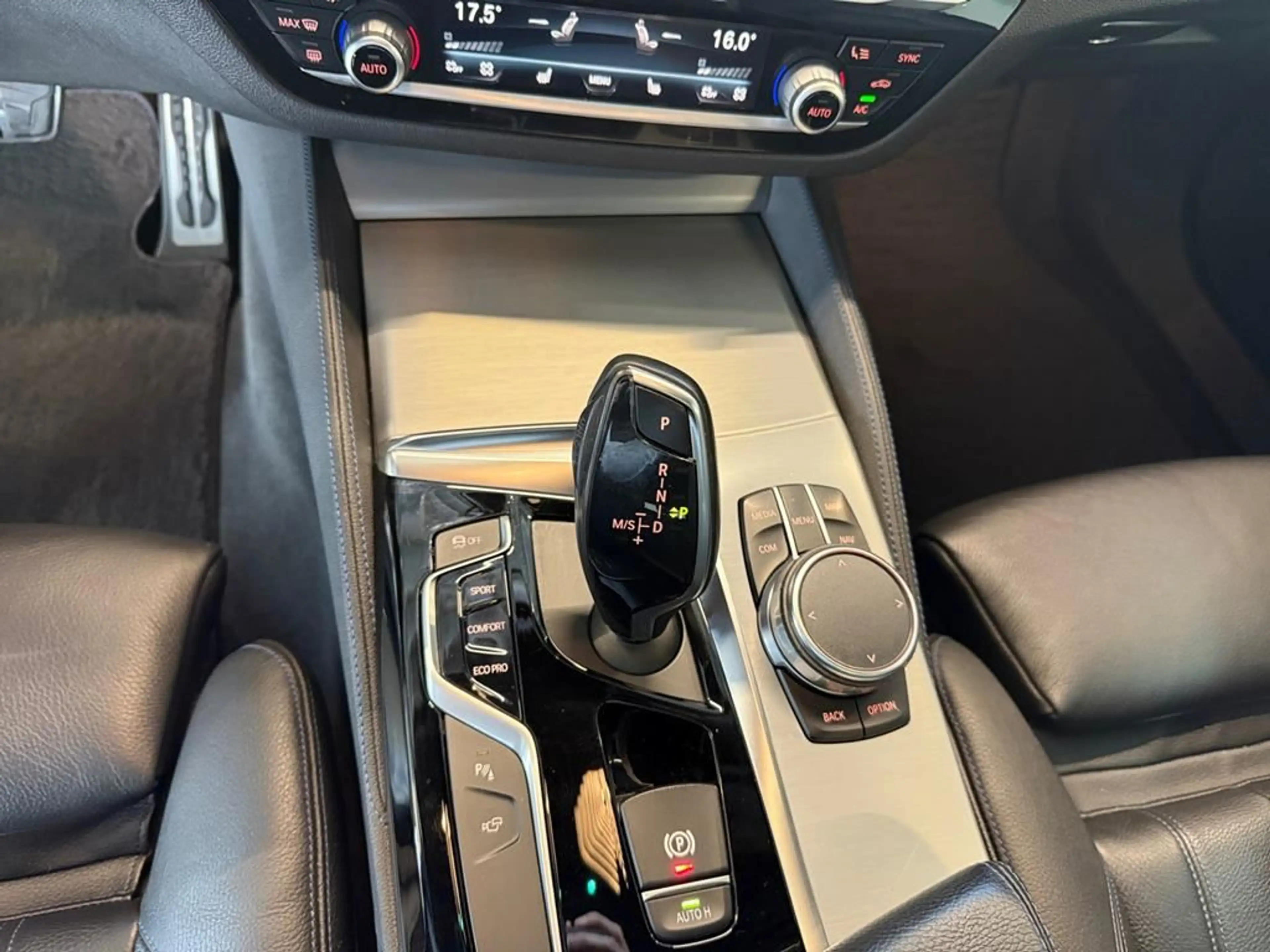 BMW M550 M Sport — photo 10