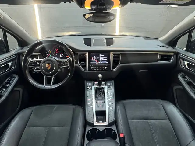 Porsche Macan view 4