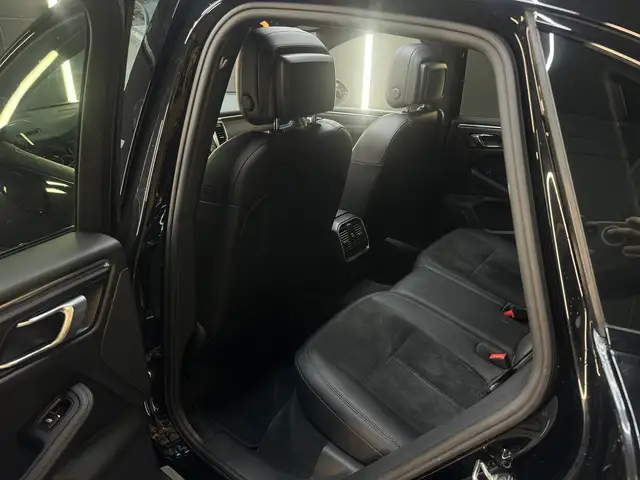Porsche Macan view 14