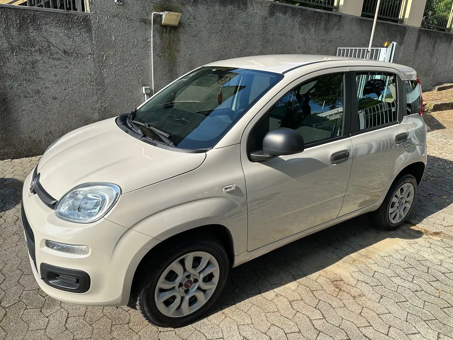 Fiat Panda Panda 0.9 t.air t. natural power Lounge 80cv Šedá - 1