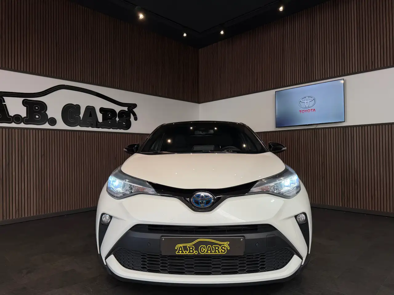 Toyota C-HR Hybrid 1.8i VVT-i AUTOMATIQUE HISTORIQUE FULL 1ERPRO GARANTIE 12M, миниатюра 2