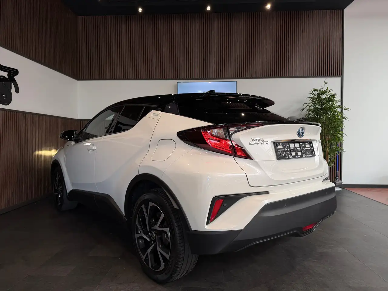Toyota C-HR Hybrid 1.8i VVT-i AUTOMATIQUE HISTORIQUE FULL 1ERPRO GARANTIE 12M, миниатюра 4