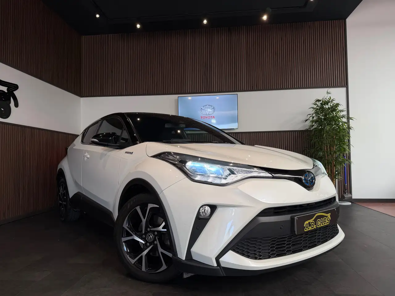 Toyota C-HR Hybrid 1.8i VVT-i AUTOMATIQUE HISTORIQUE FULL 1ERPRO GARANTIE 12M, миниатюра 3