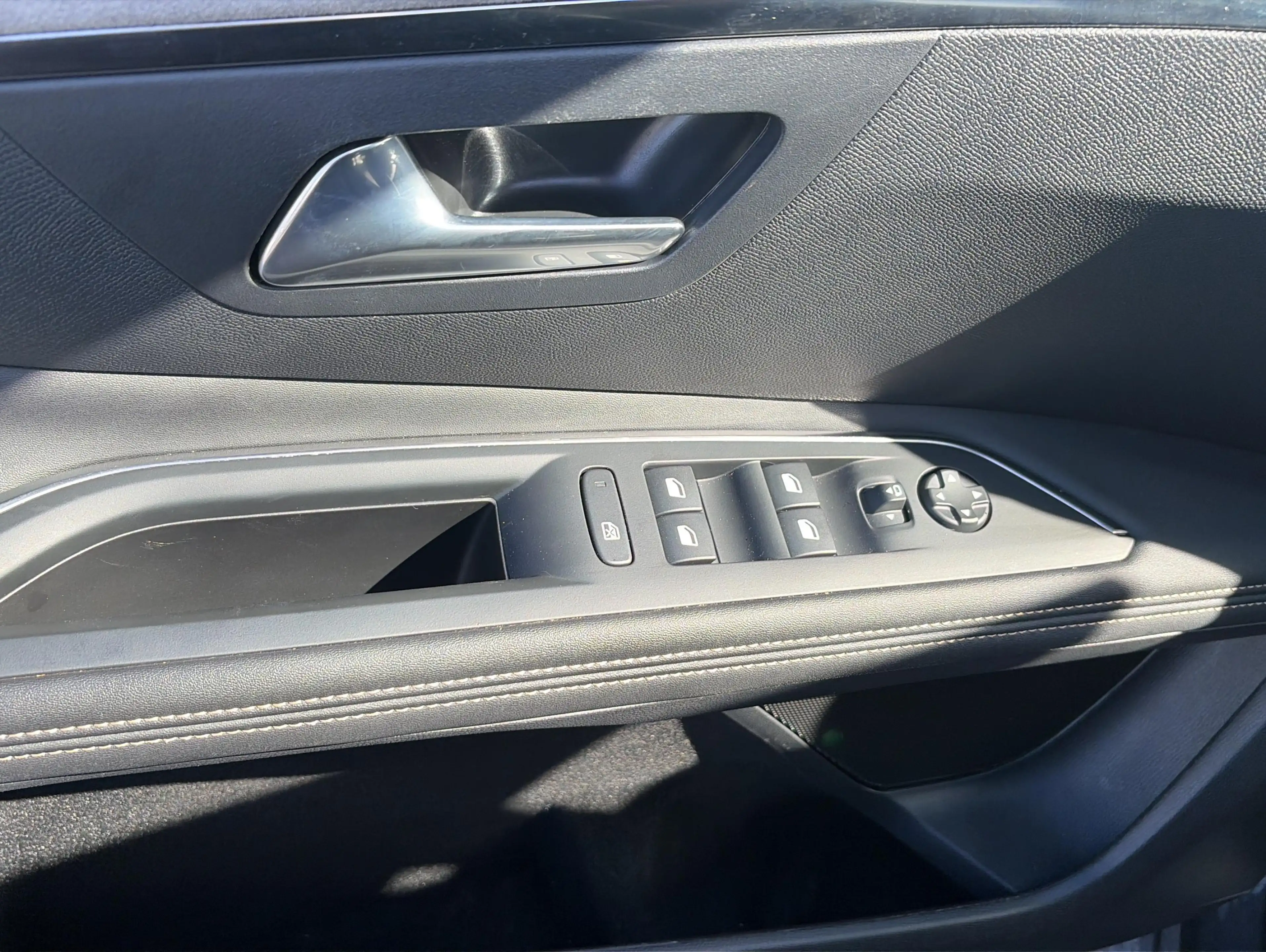 Peugeot 3008 Hybrid 136e-DSC6 GT*Pano*Navi*LED*ACC*Kamera — photo 6