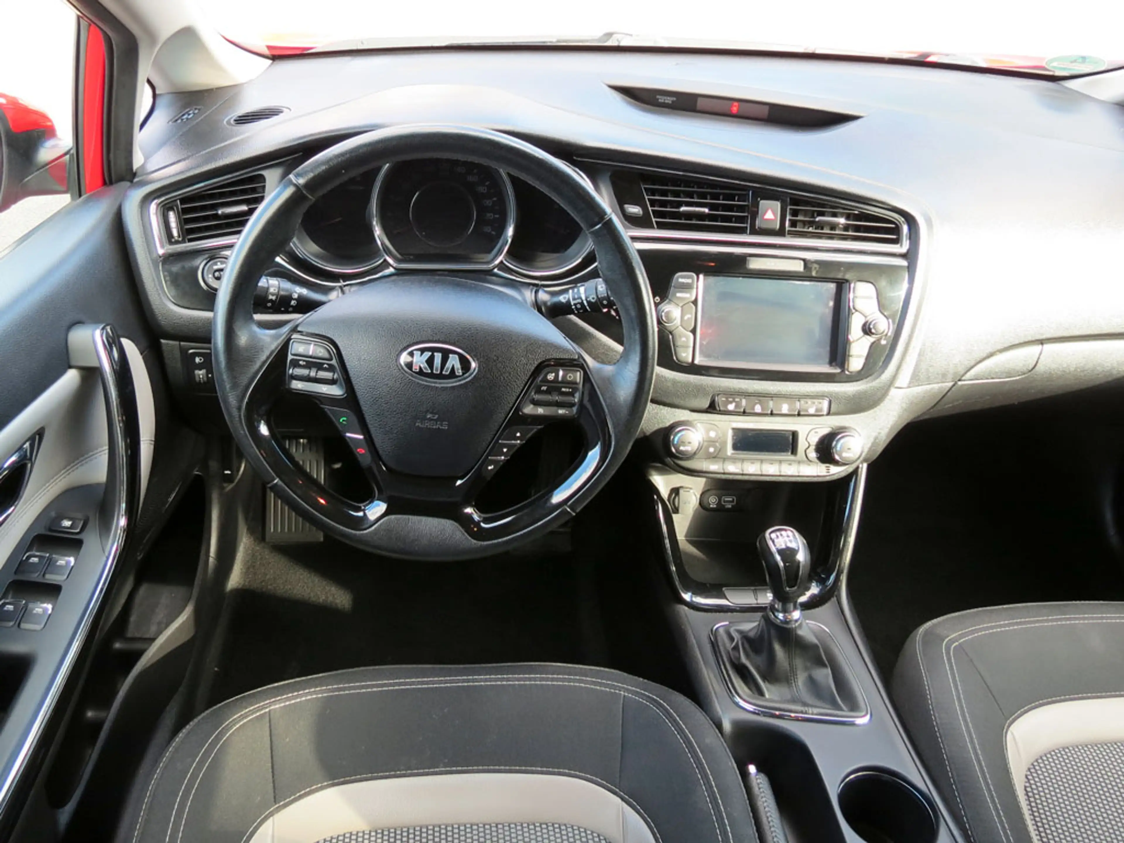 Kia Ceed / cee'd Dream Team ISG Navi Kamera — photo 9