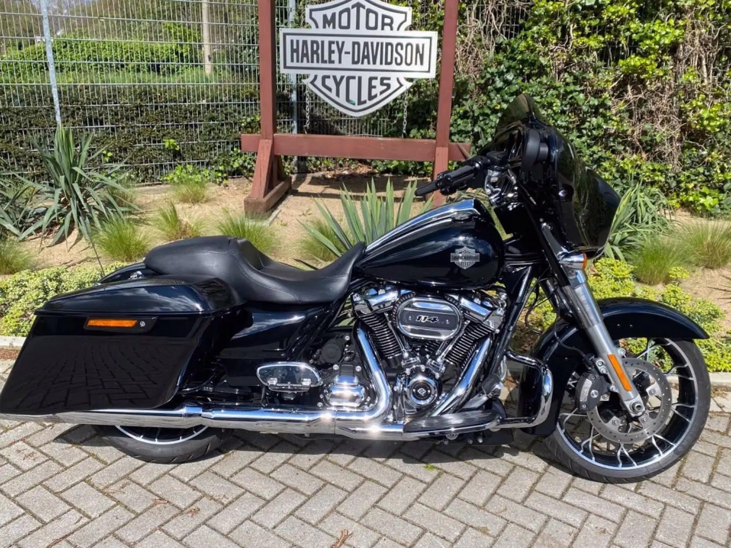 Harley-Davidson Street Glide Special 5HD1 Jekill &Hyde Noir - 1
