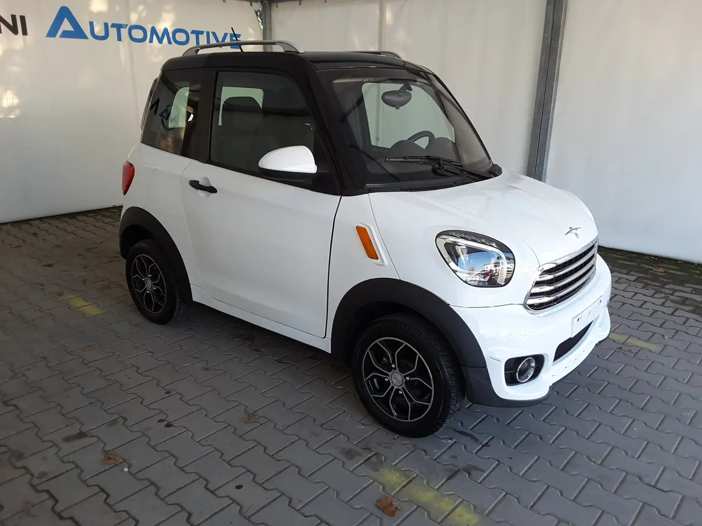 XEV Yoyo Today Sunshine M2 Litio con batteria da 7.5 KWh Bílá - 2