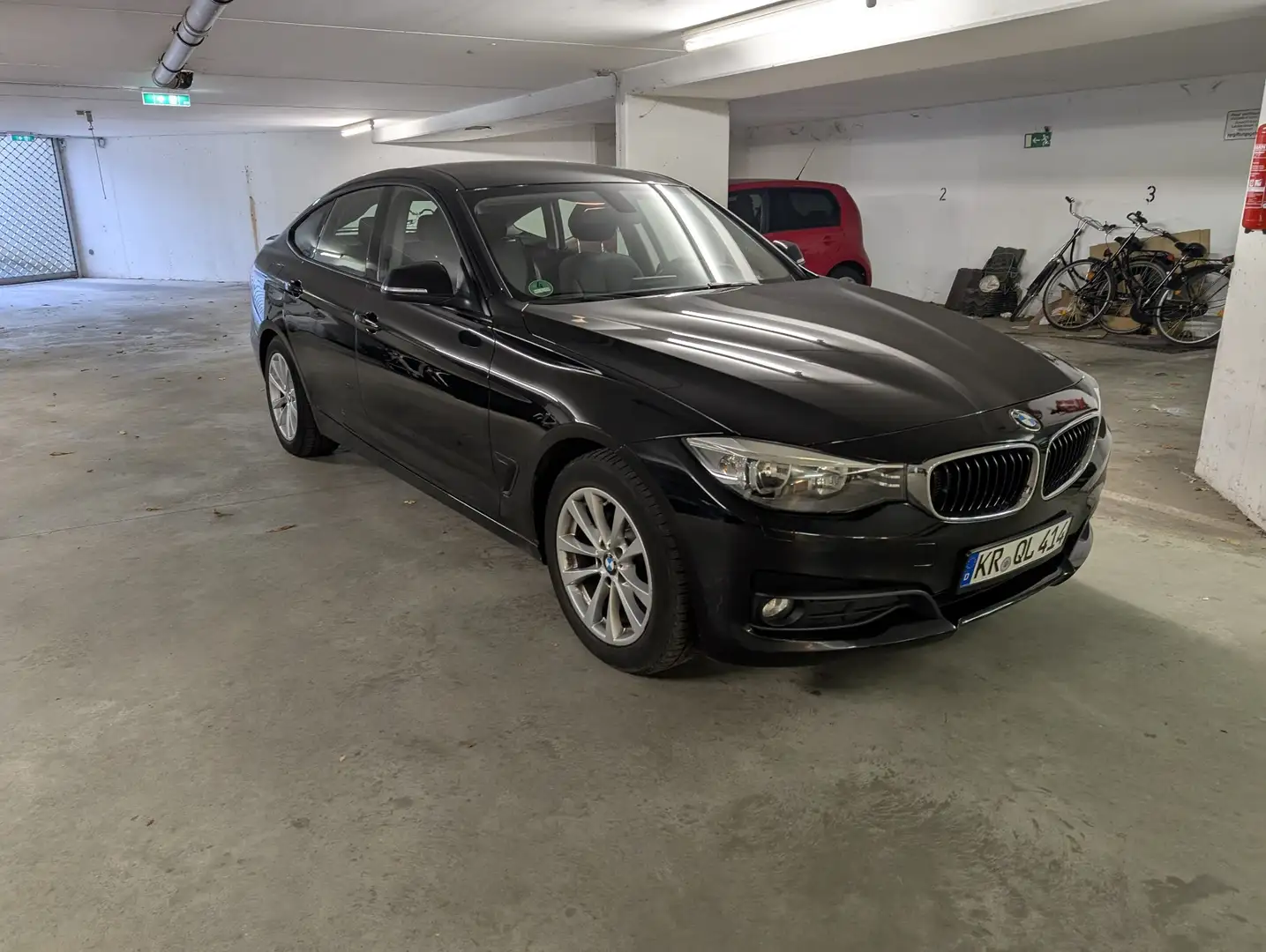 BMW 320 320 d Schwarz - 1
