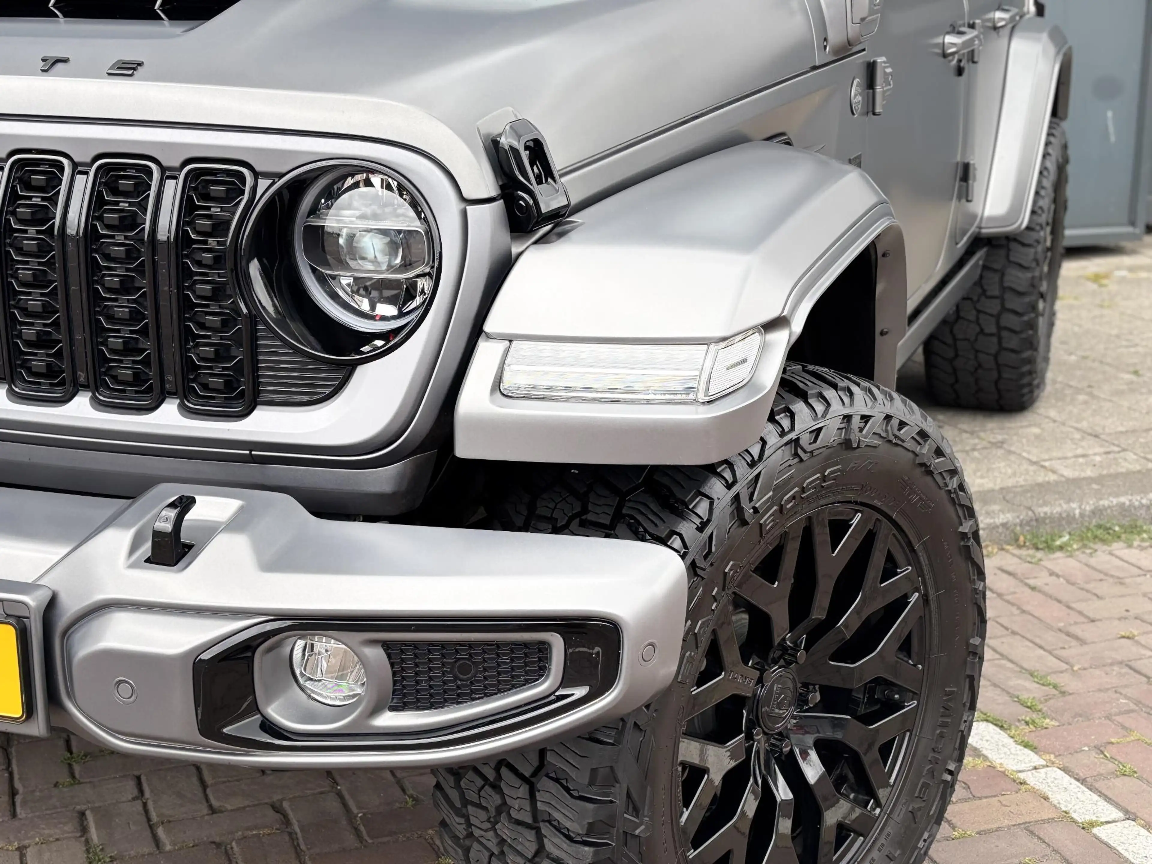 Jeep Wrangler BRUTE Sahara 4xe 380 | Lift kit | 20" | Verwarmde — photo 5