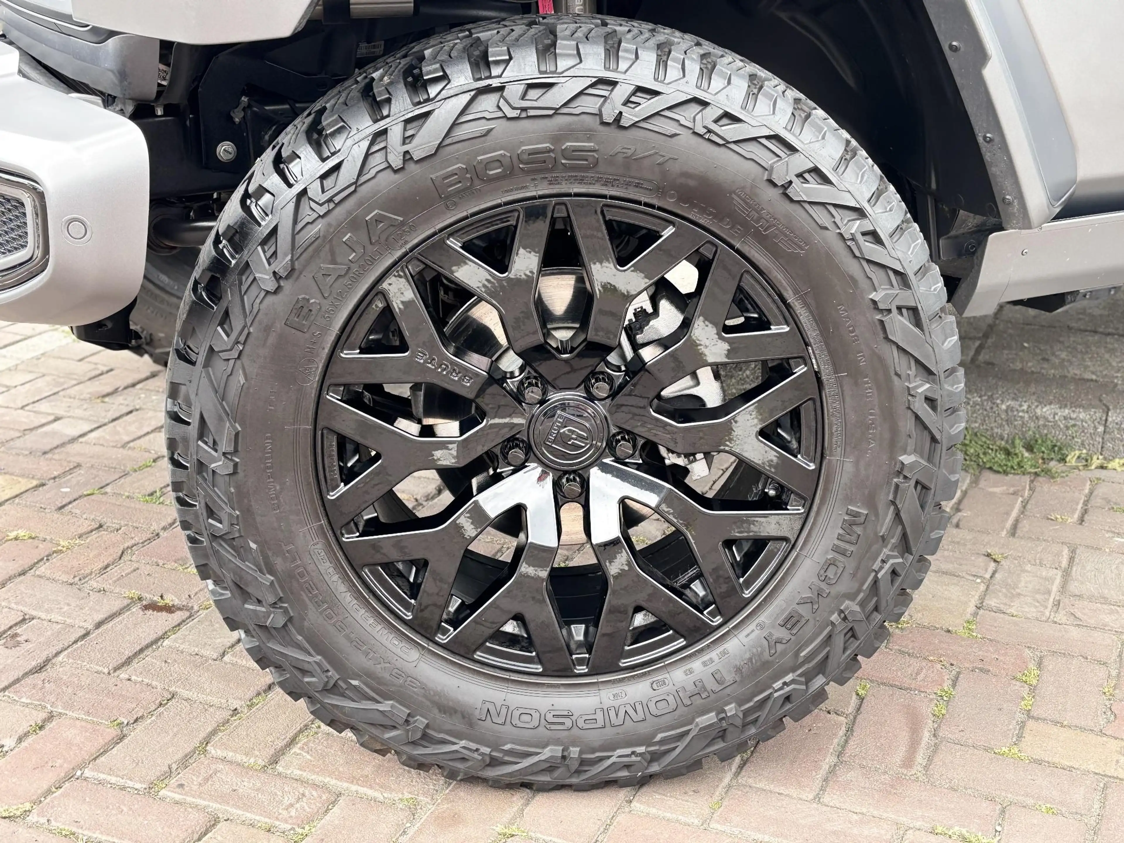 Jeep Wrangler BRUTE Sahara 4xe 380 | Lift kit | 20" | Verwarmde — photo 2