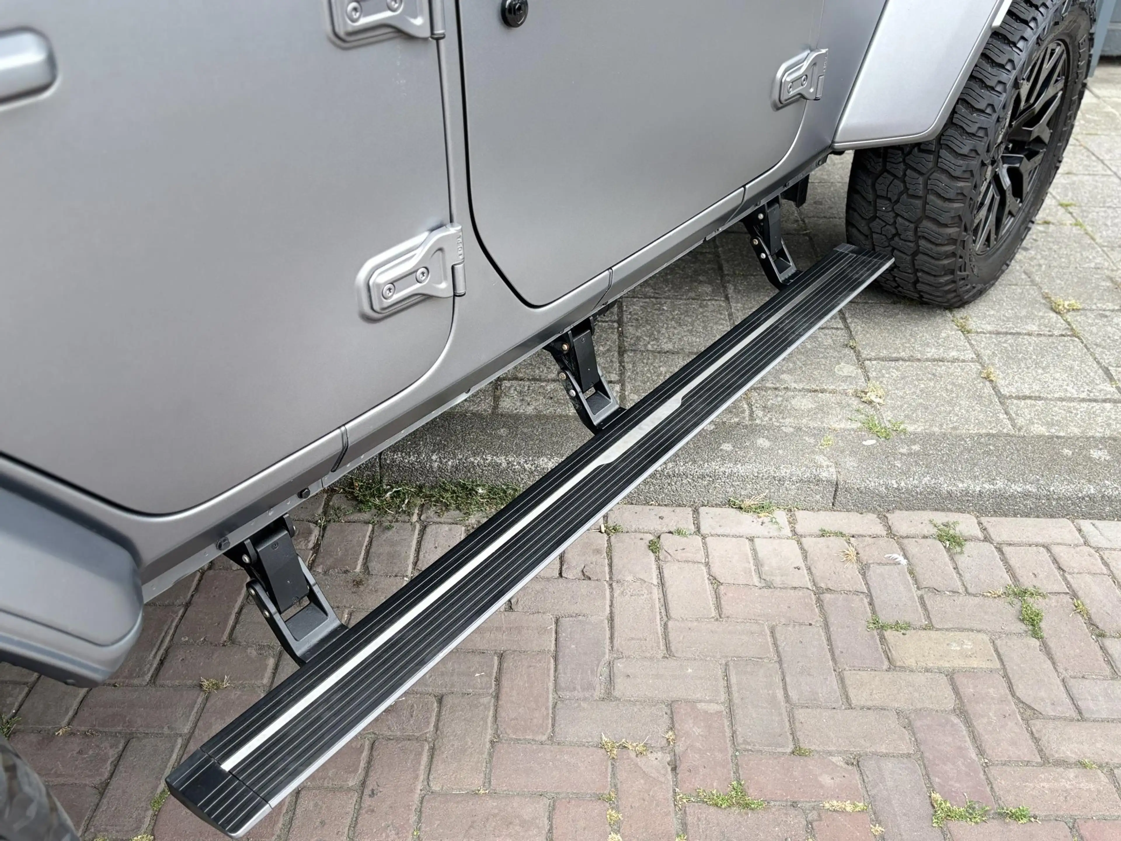 Jeep Wrangler BRUTE Sahara 4xe 380 | Lift kit | 20" | Verwarmde — photo 24