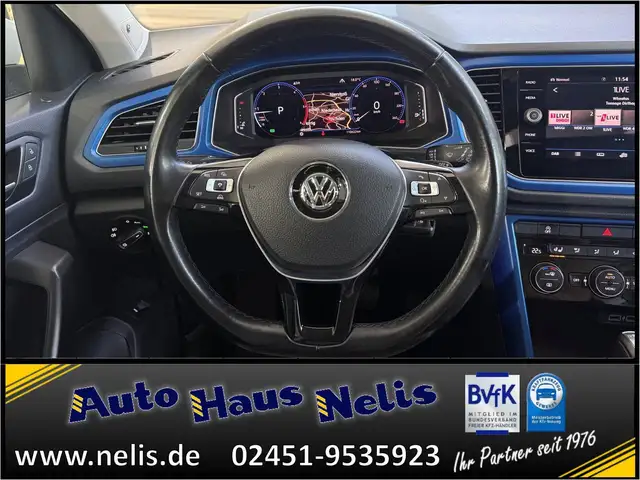 Volkswagen T-Roc view 12