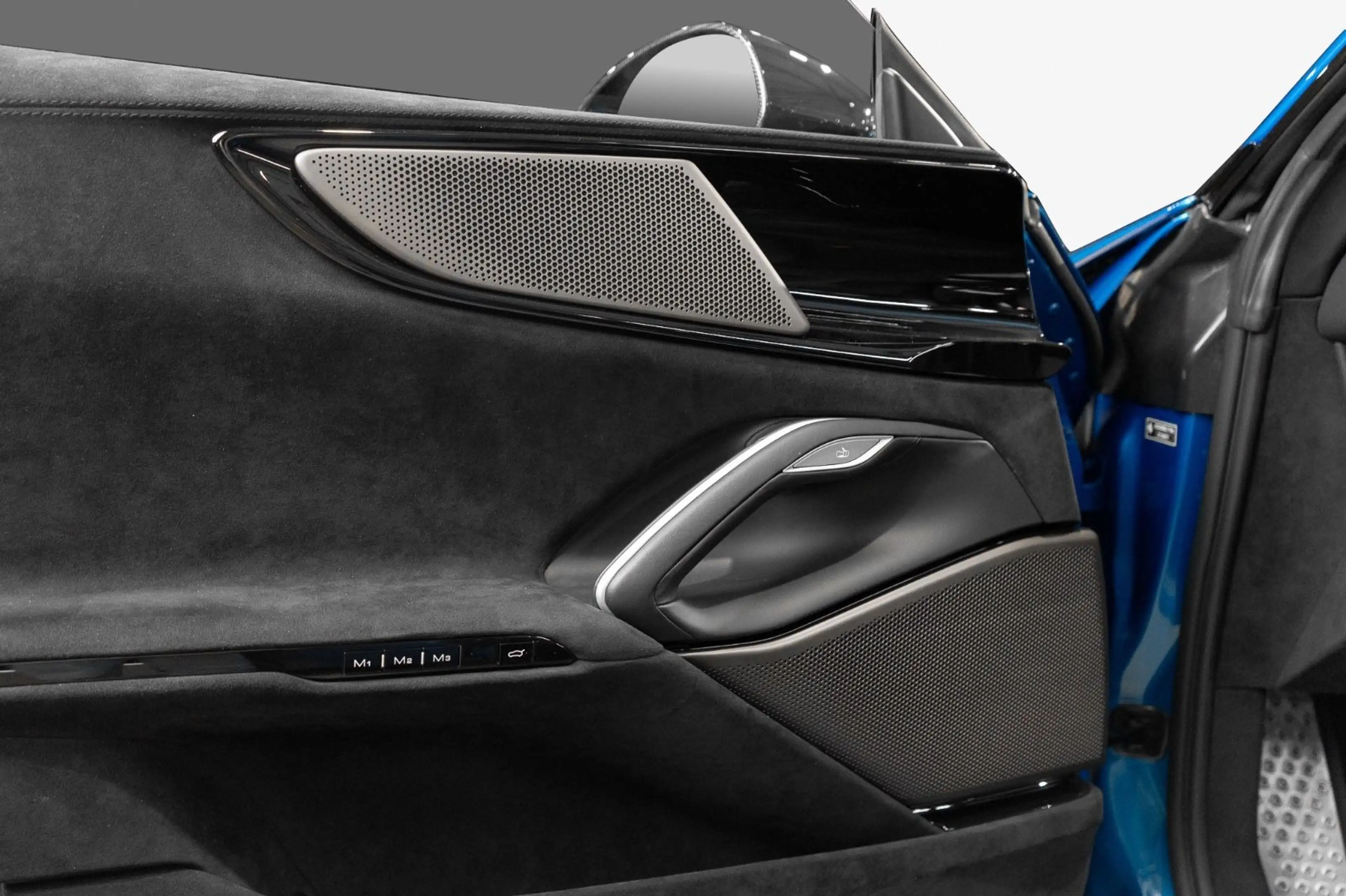 Ferrari Purosangue V12°FULL-CARBON°PANO°MEM°VENT°360° — photo 14