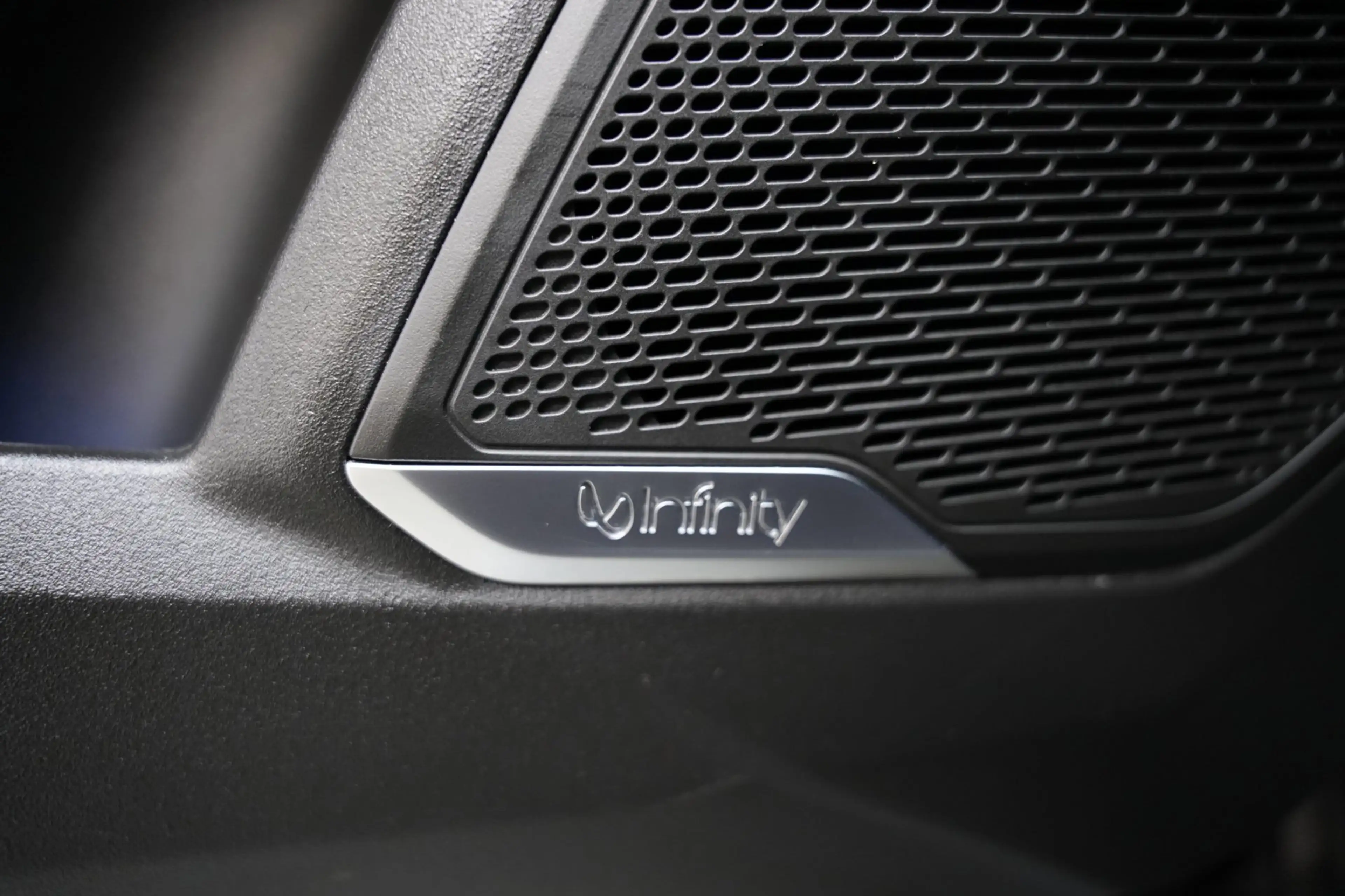 Lynk & Co 01 1.5 BLACK EDITION PANO CAM ACC SFEER MEMORY — photo 15