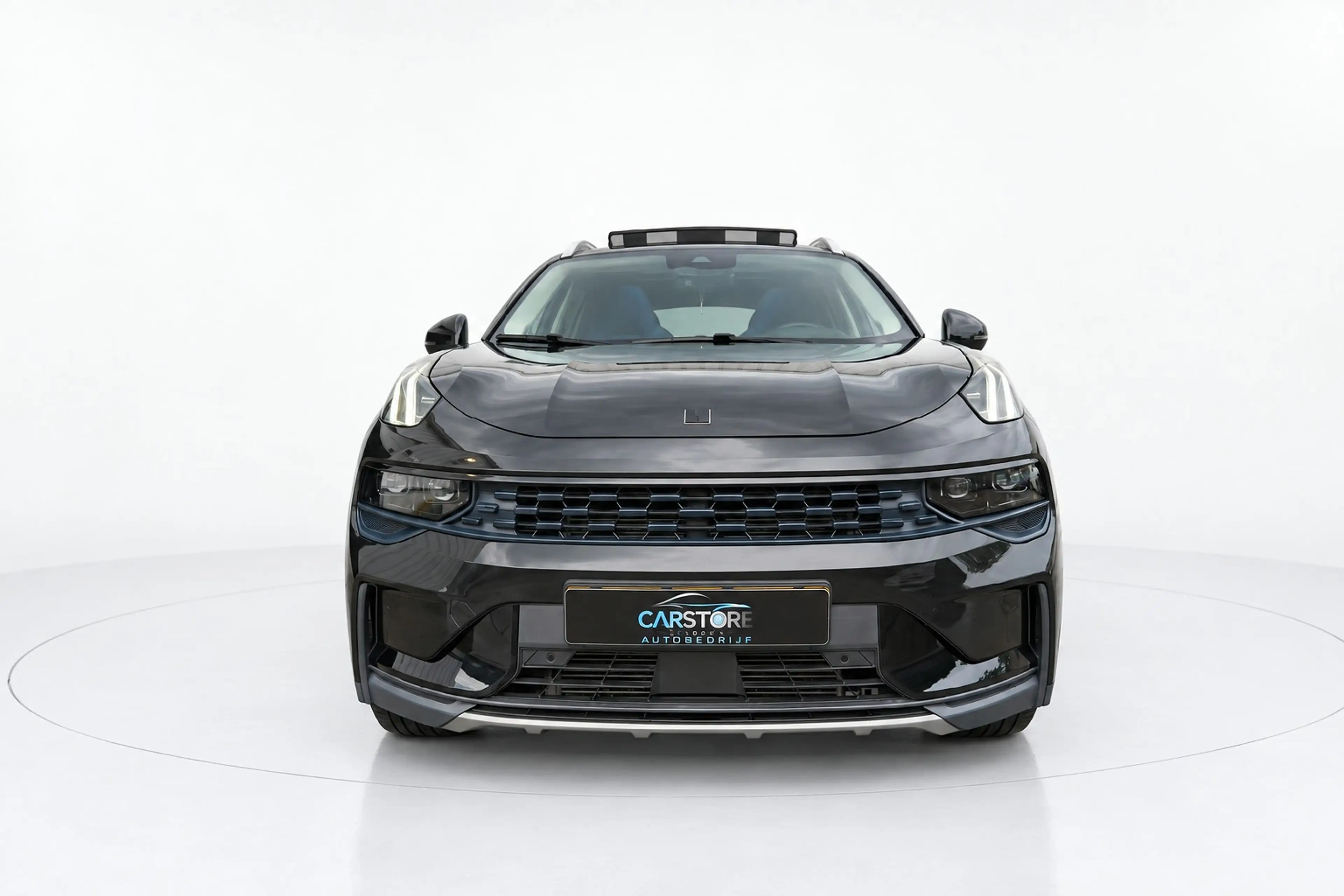 Lynk & Co 01 1.5 BLACK EDITION PANO CAM ACC SFEER MEMORY — photo 2