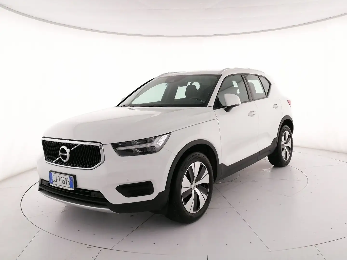 Volvo XC40 1.5 t2 Momentum auto my21 Bianco - 1