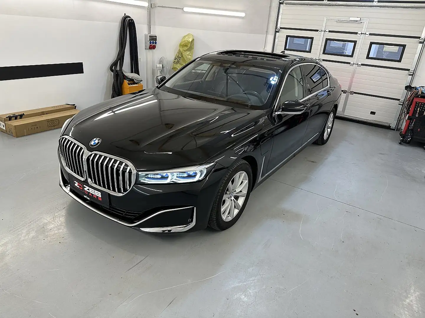 BMW 745 Le PHEV xDrive Aut. Schwarz - 2