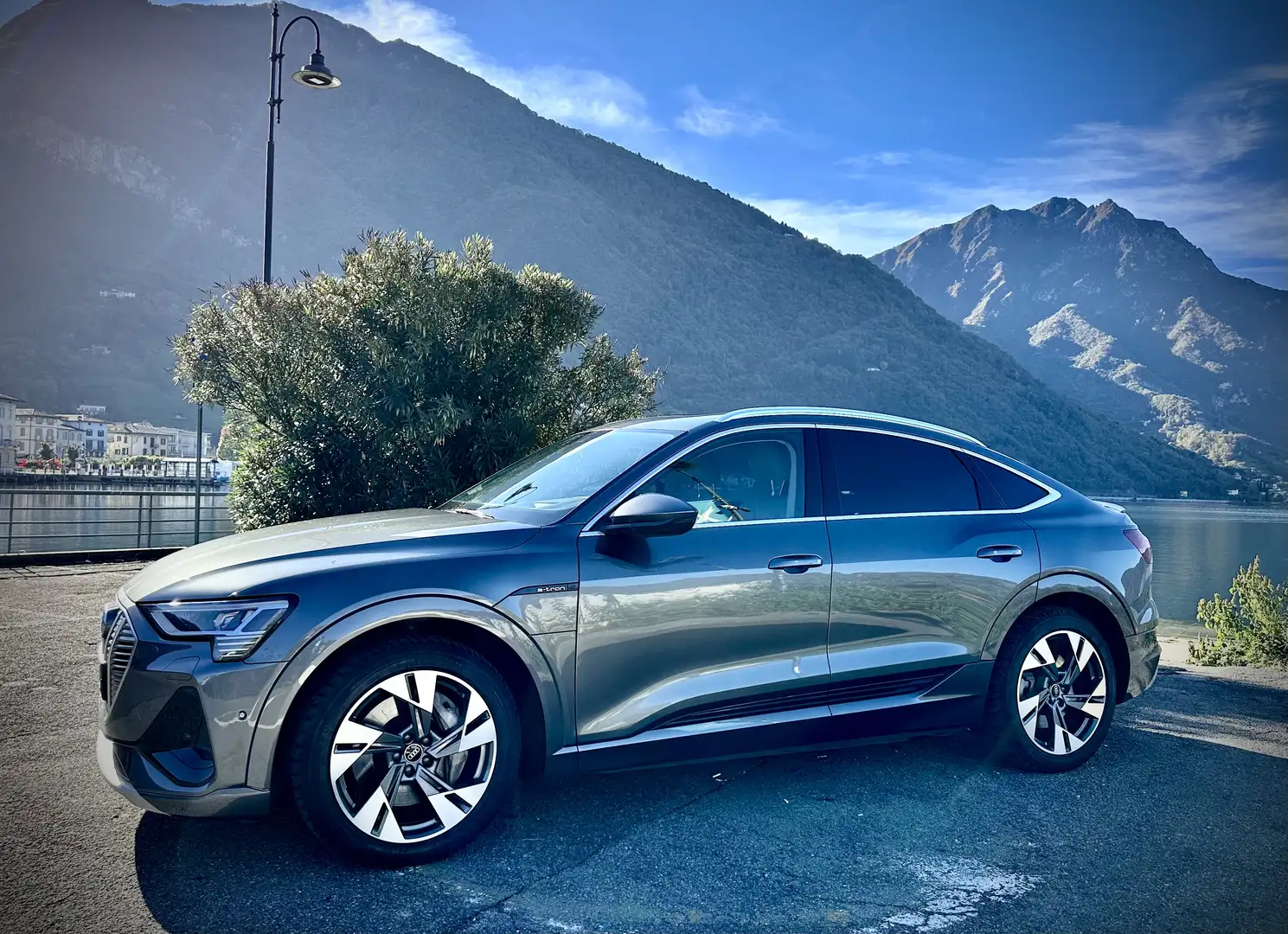 Audi Q8 e-tron sportback 55 s line Szürke - 1