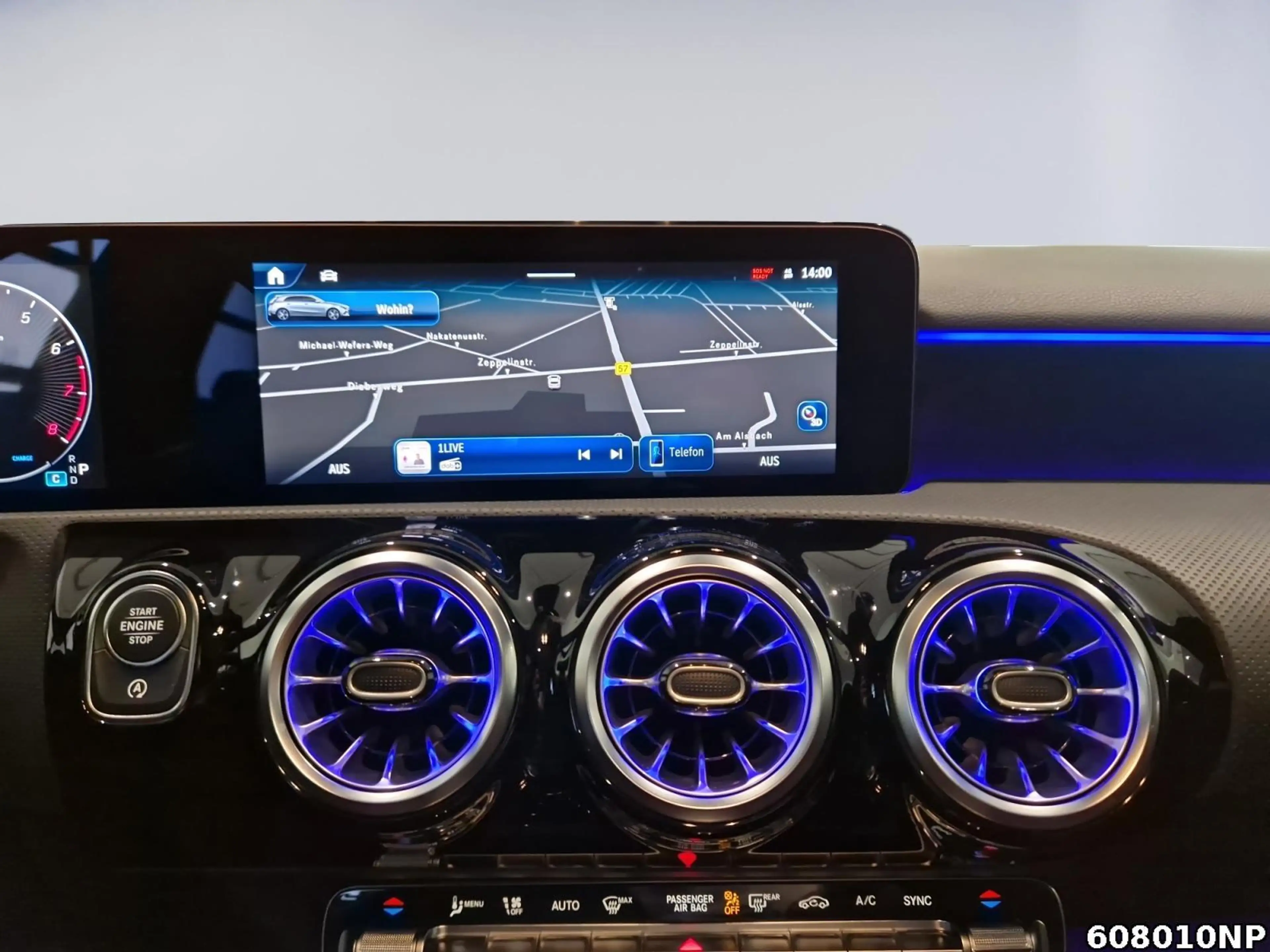 Mercedes-Benz A 180 AMG 360° Memory Pano HUD Multibeam 19"LM — photo 12