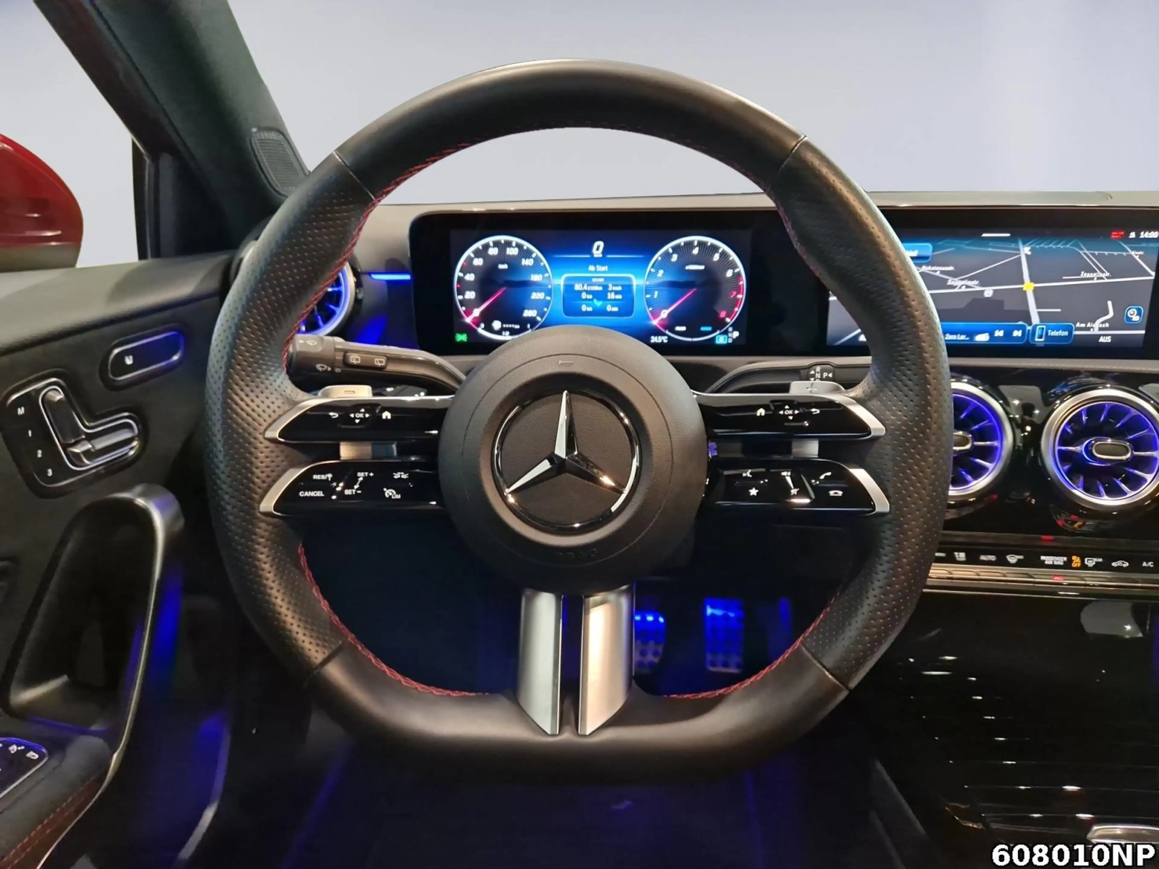 Mercedes-Benz A 180 AMG 360° Memory Pano HUD Multibeam 19"LM — photo 9