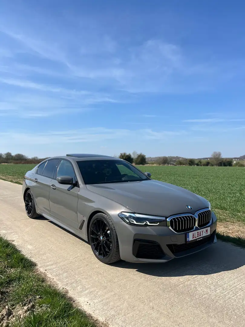 BMW 520 G30 LCI FULL PACK M Grijs - 1
