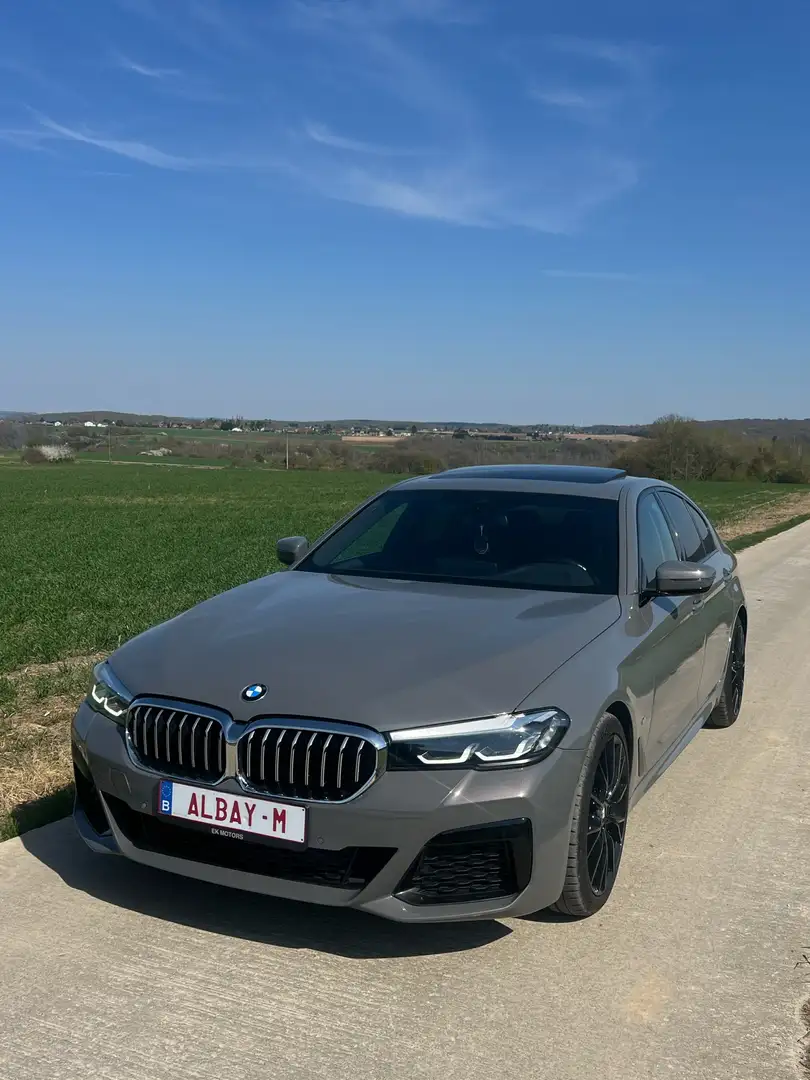 BMW 520 G30 LCI FULL PACK M Grijs - 2